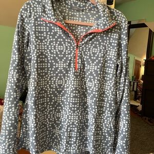 Woman’s Columbia quarter zip Large